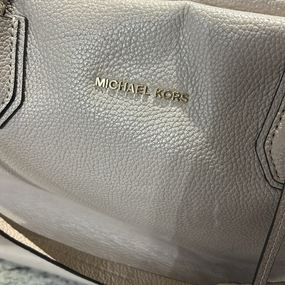 Authentic! Michael Kors tote w long strap included - Picture 3 of 11